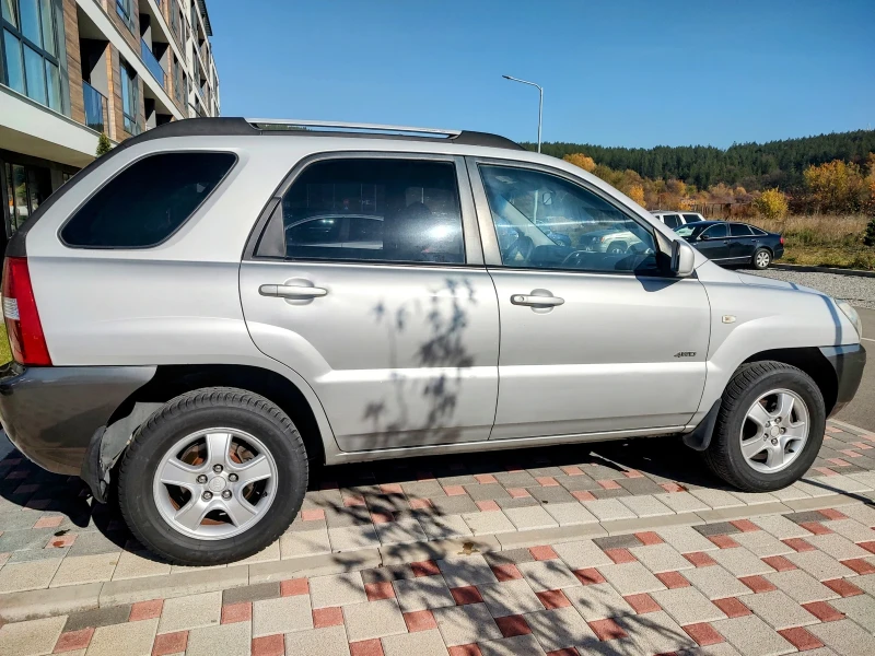 Kia Sportage 2.0 CRDI 4x4, снимка 2 - Автомобили и джипове - 48019385