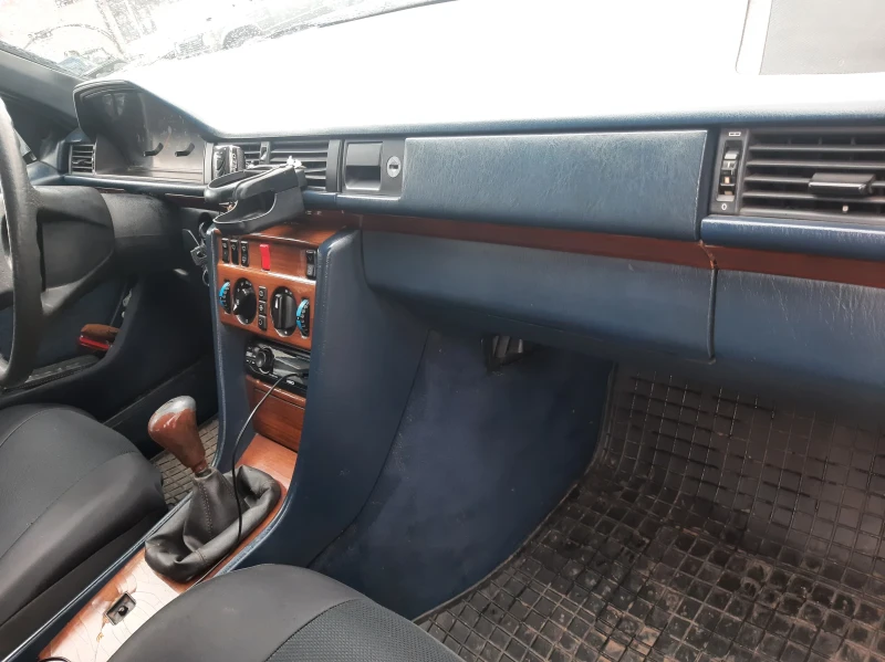 Mercedes-Benz 124 250д, снимка 7 - Автомобили и джипове - 52569978