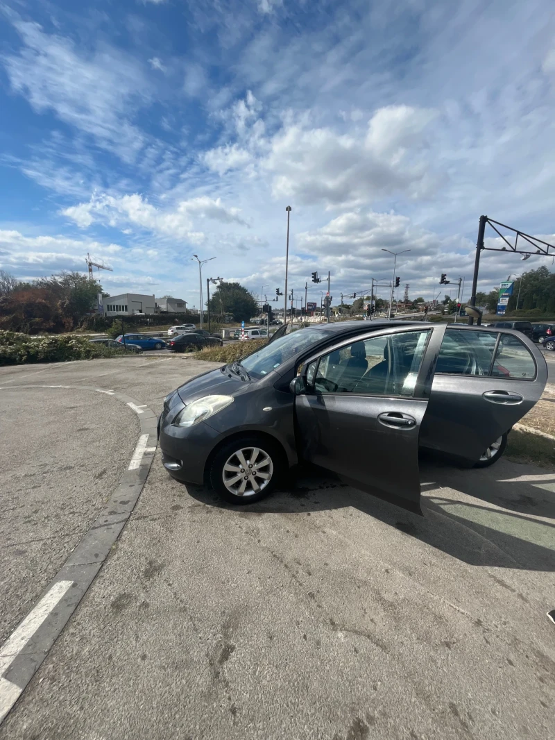 Toyota Yaris D-4D, снимка 11 - Автомобили и джипове - 53122925