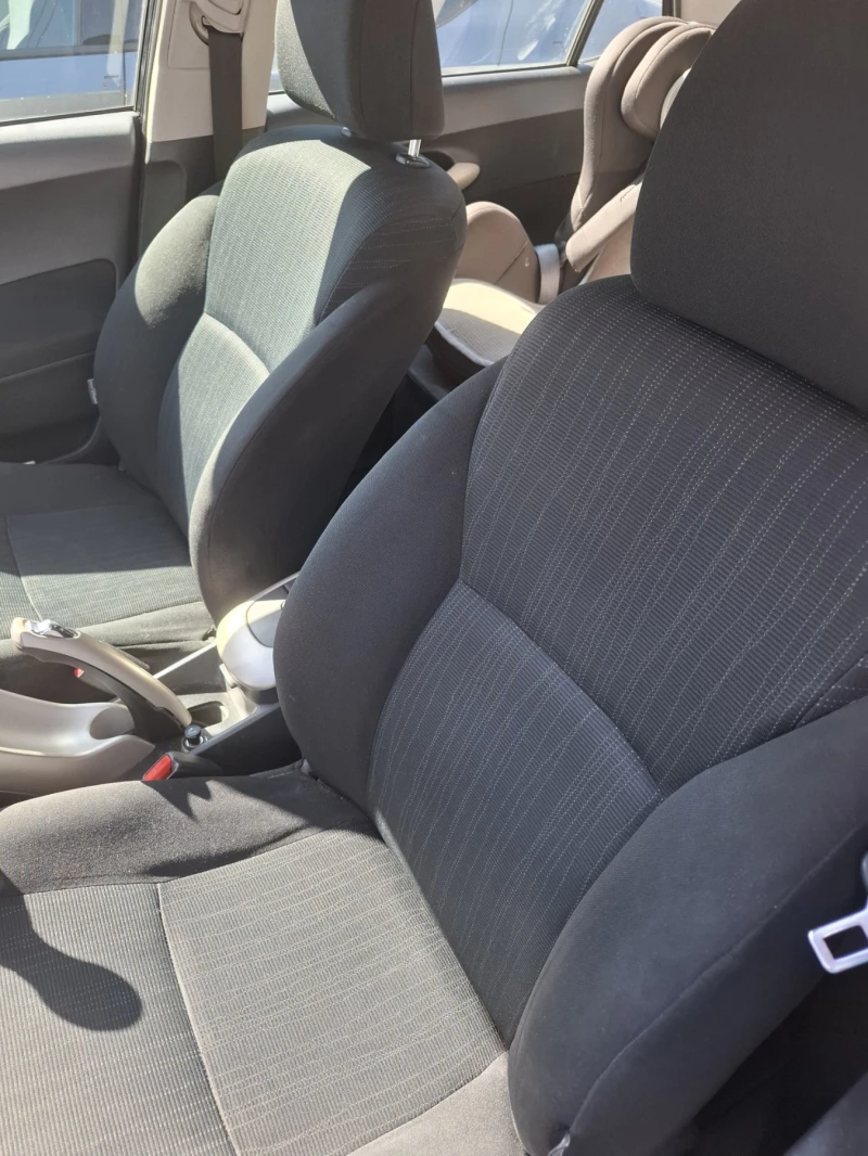 Toyota Auris D4-D, снимка 9 - Автомобили и джипове - 53282126