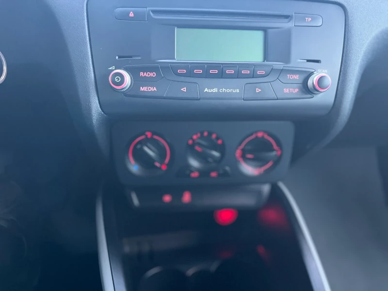 Audi A1 132000км, снимка 10 - Автомобили и джипове - 53433478