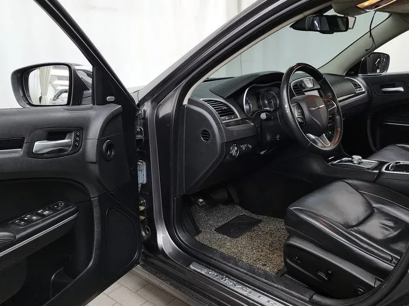 Chrysler 300c 3.6, снимка 10 - Автомобили и джипове - 54328403