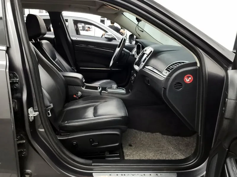 Chrysler 300c 3.6, снимка 11 - Автомобили и джипове - 54328403