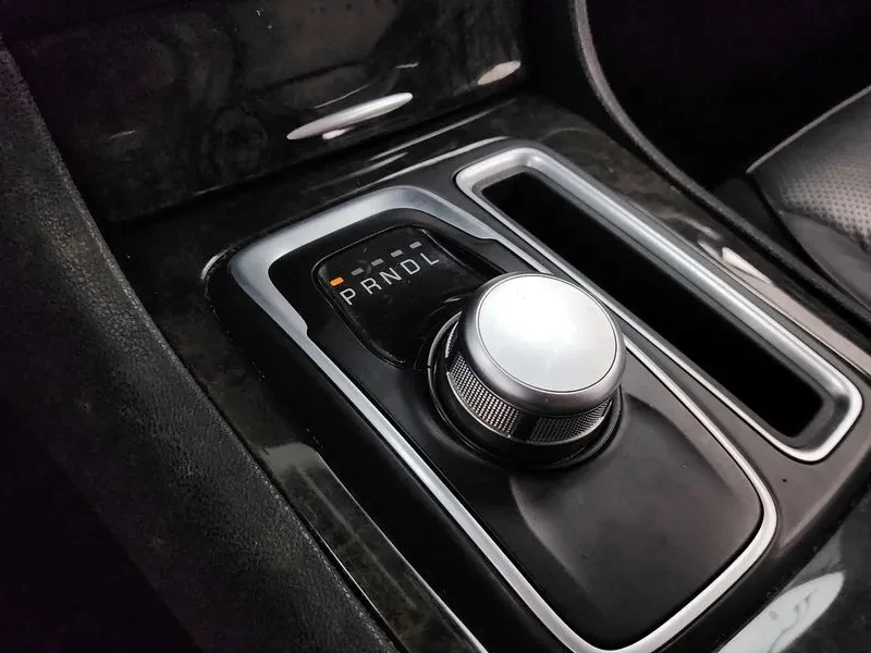 Chrysler 300c 3.6, снимка 9 - Автомобили и джипове - 54328403