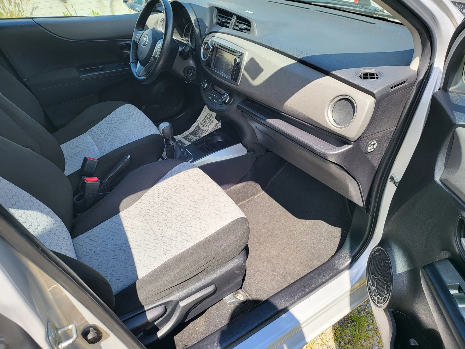 Toyota Yaris 1.0 vvti GPL - изображение 10