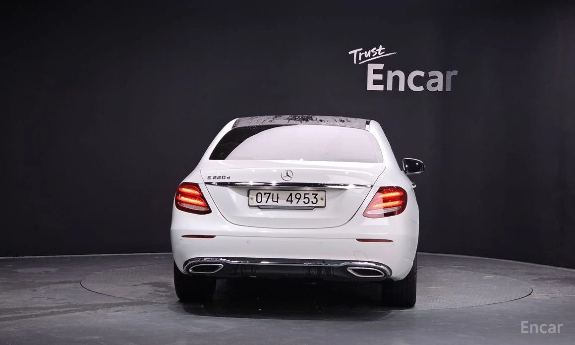 Mercedes-Benz E 220  - изображение 4