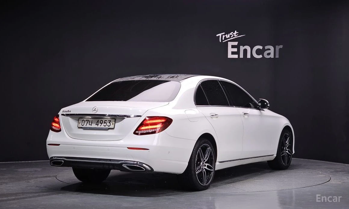 Mercedes-Benz E 220  - изображение 2