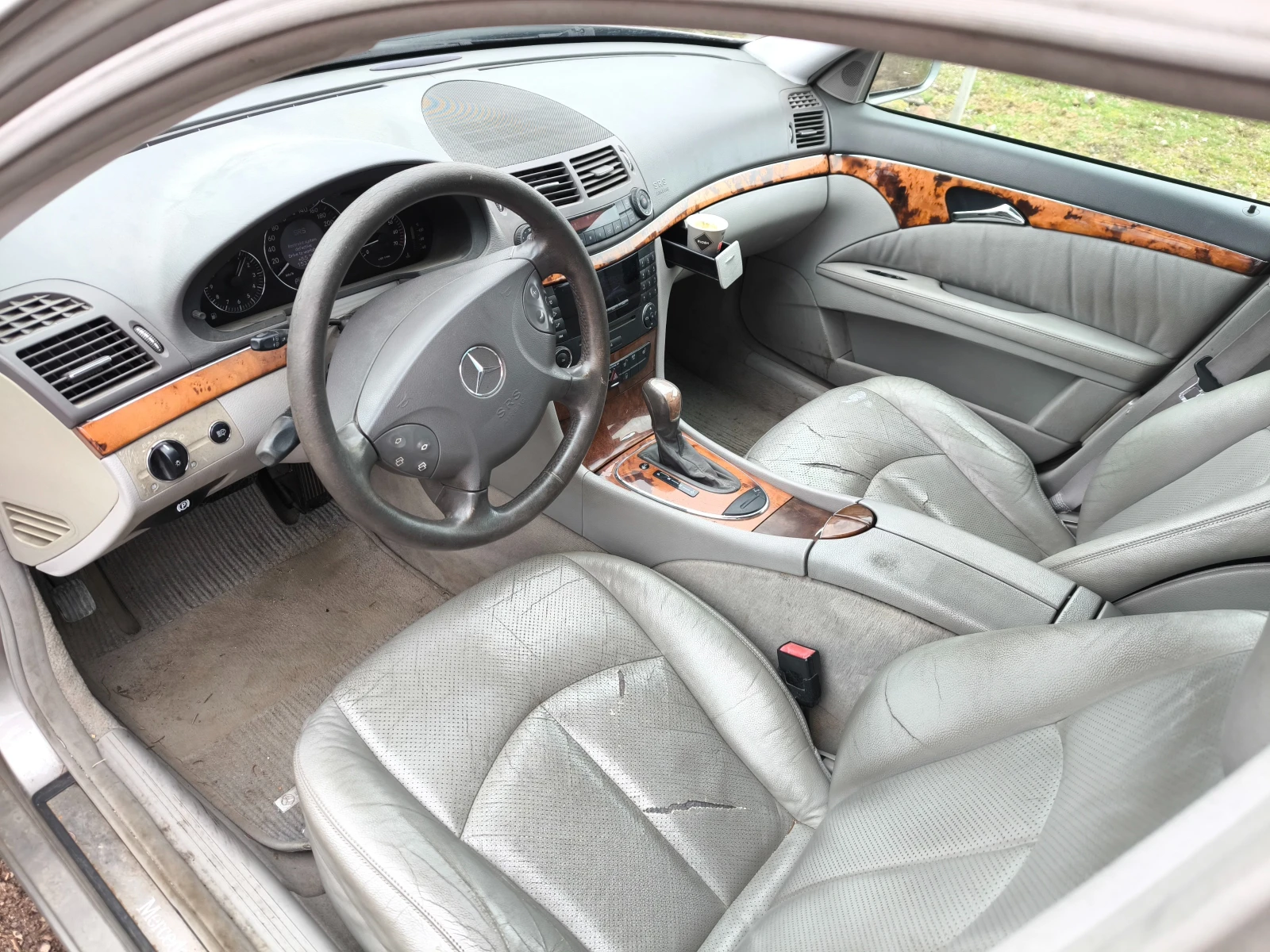 Mercedes-Benz E 320, снимка 12 - Автомобили и джипове - 54059476