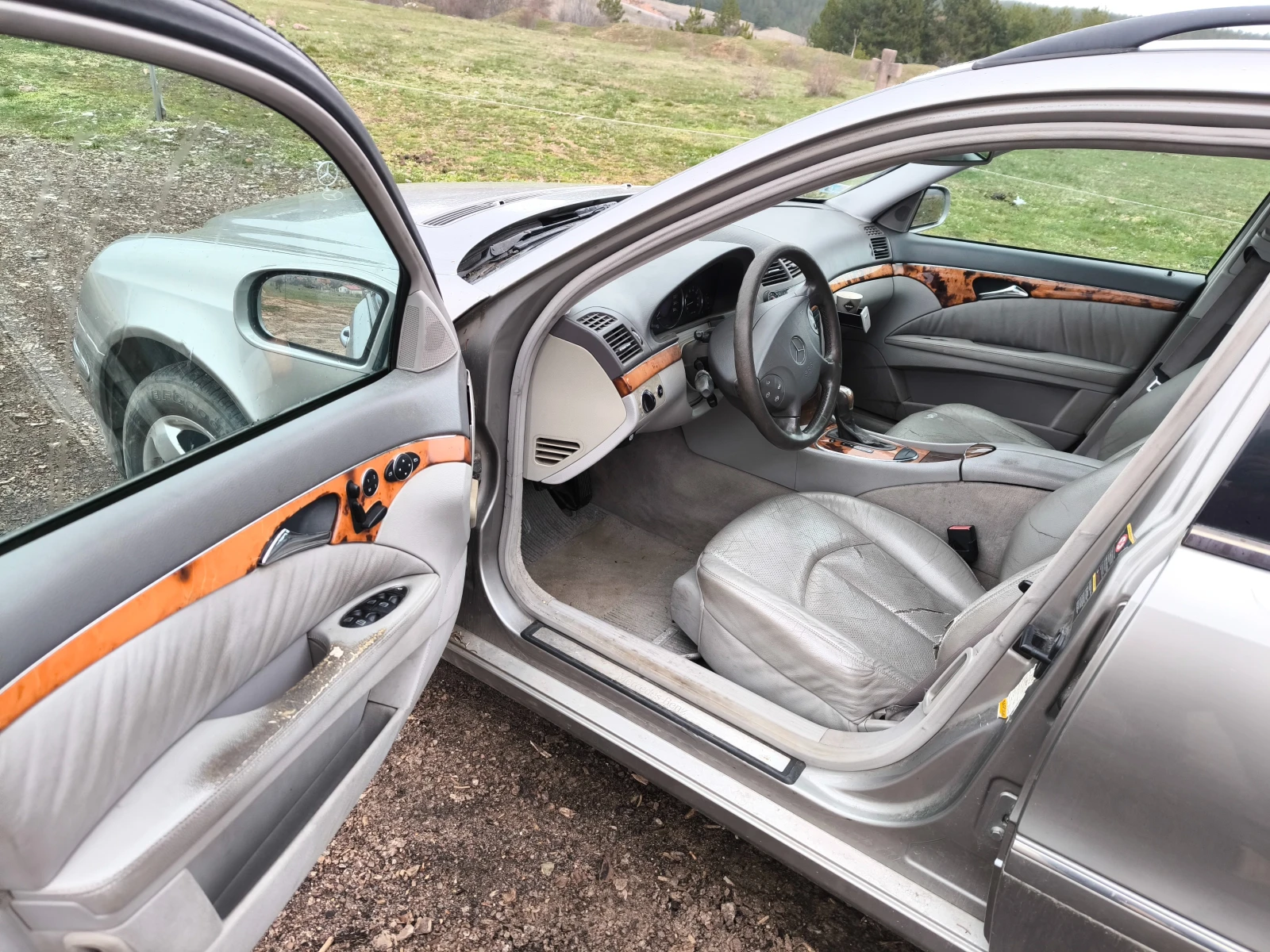 Mercedes-Benz E 320, снимка 11 - Автомобили и джипове - 54059476