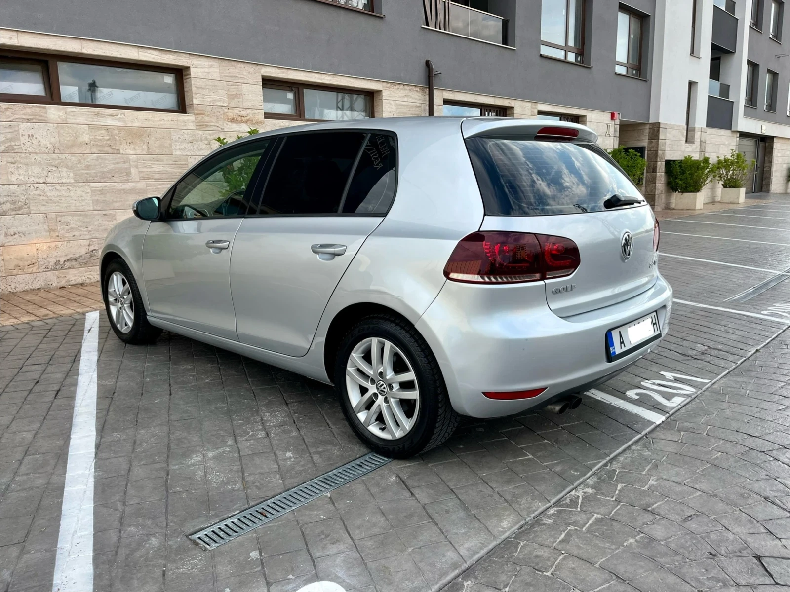 VW Golf 2.0TDI 140кс 6ск.* Цялостно Обслужена* ТОП * , снимка 5 - Автомобили и джипове - 54662415