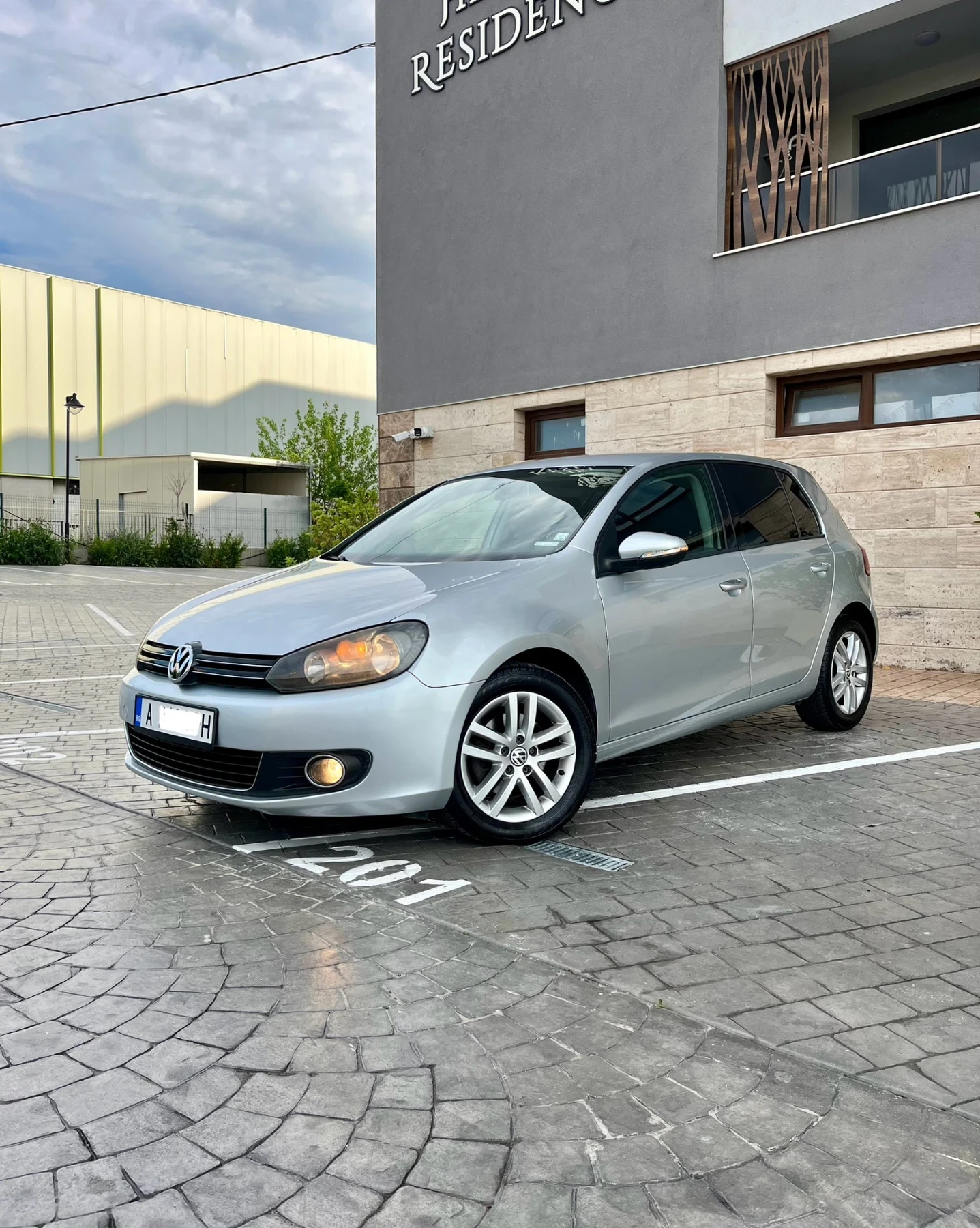 VW Golf 2.0TDI 140кс 6ск.* Цялостно Обслужена* ТОП * , снимка 2 - Автомобили и джипове - 54662415