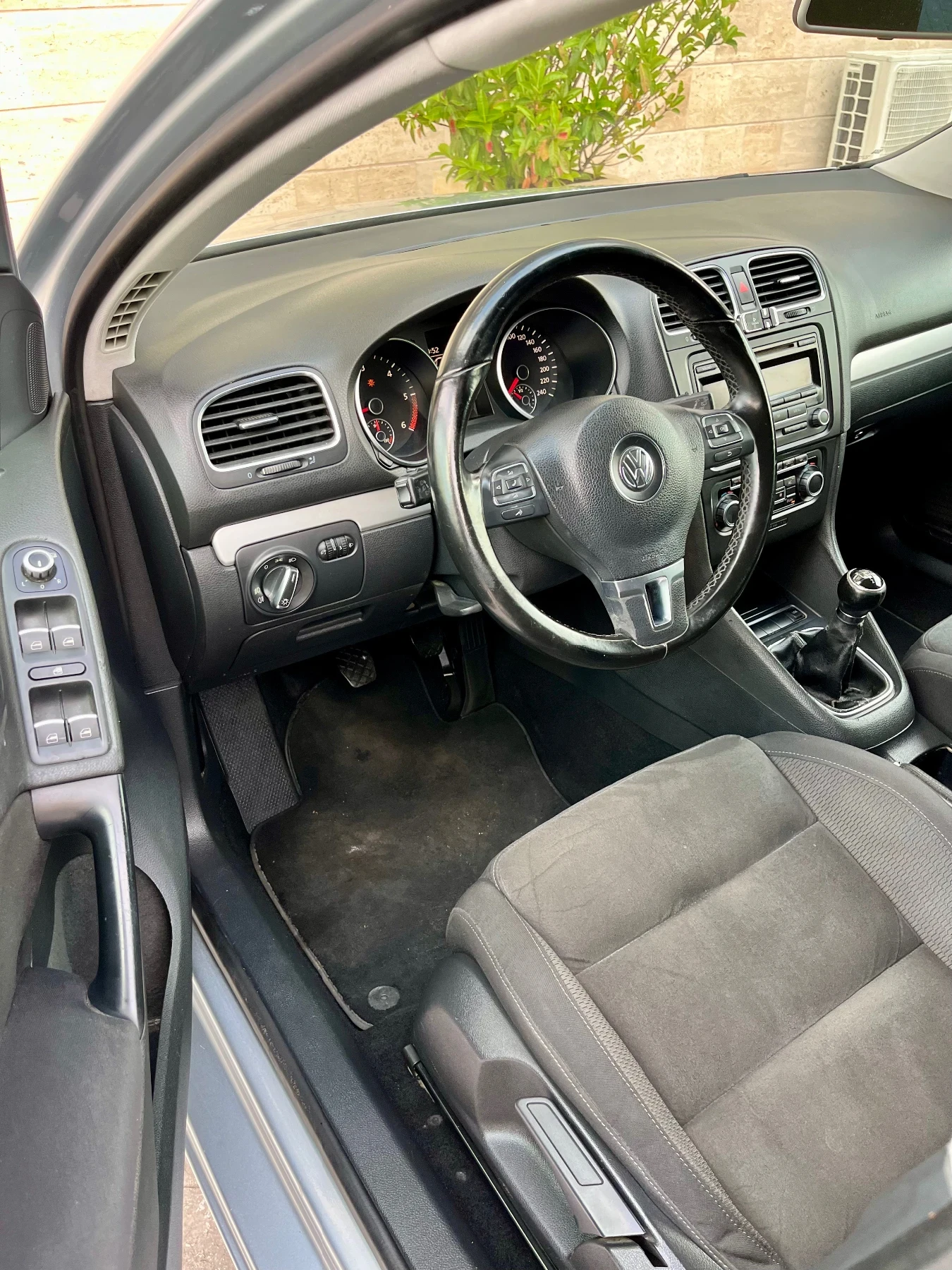 VW Golf 2.0TDI 140кс 6ск.* Цялостно Обслужена* ТОП * , снимка 8 - Автомобили и джипове - 54662415