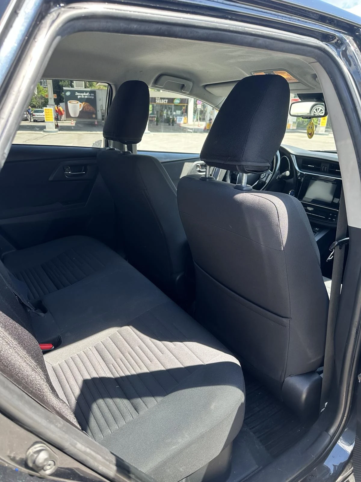 Toyota Auris 1.8 Hybrid e-CVT, снимка 2 - Автомобили и джипове - 54914688