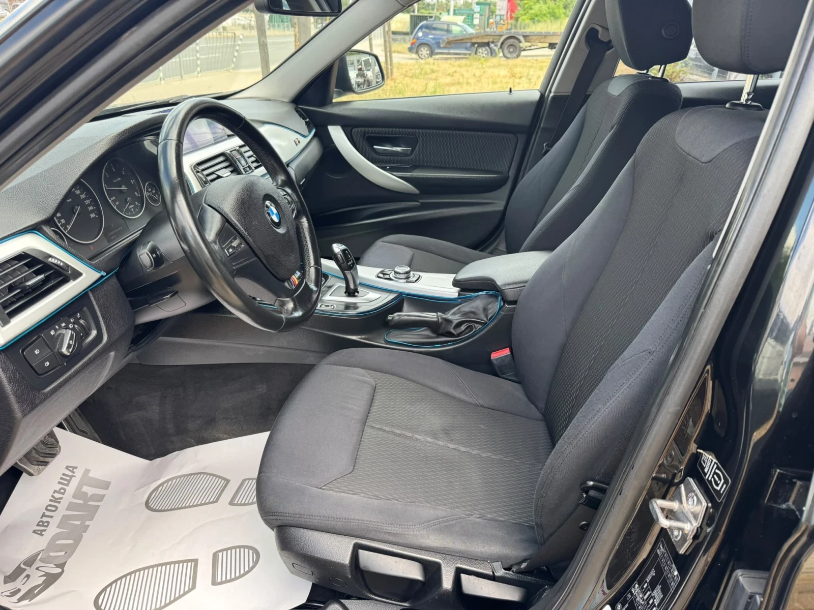 BMW 320 2.0D/AVTOMAT/NAVI, снимка 8 - Автомобили и джипове - 55263387