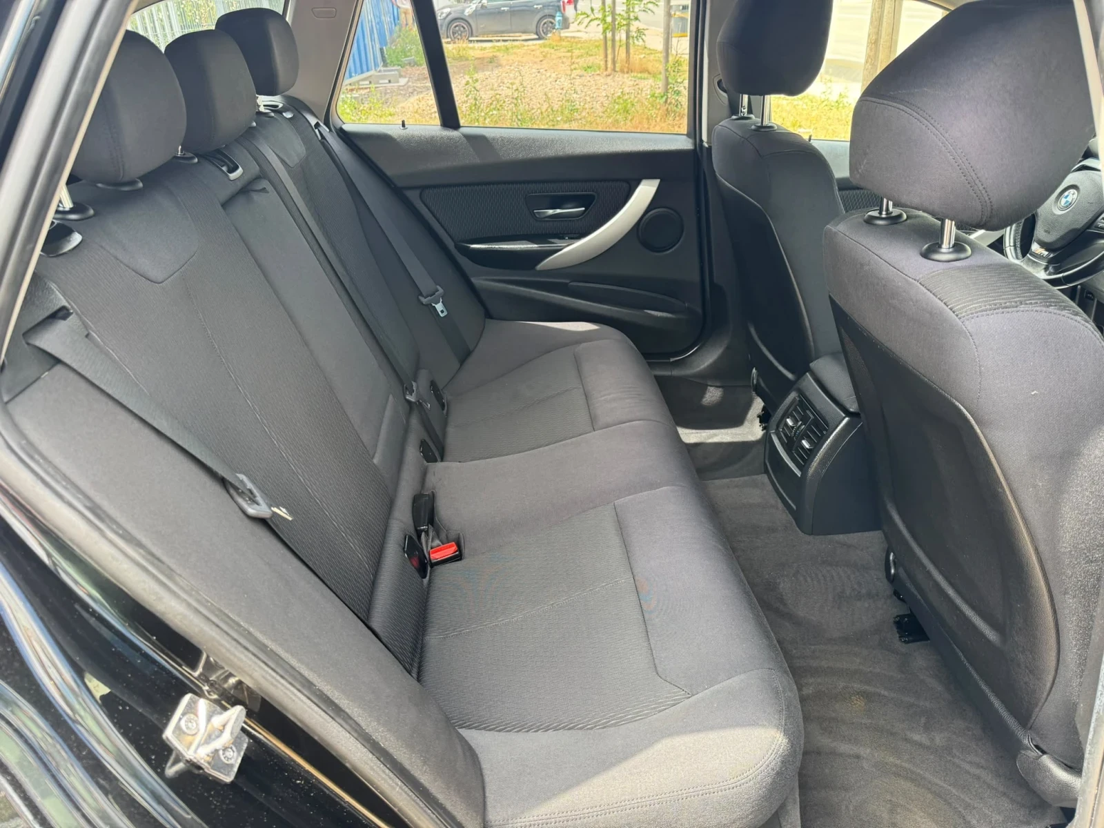 BMW 320 2.0D/AVTOMAT/NAVI, снимка 14 - Автомобили и джипове - 55263387