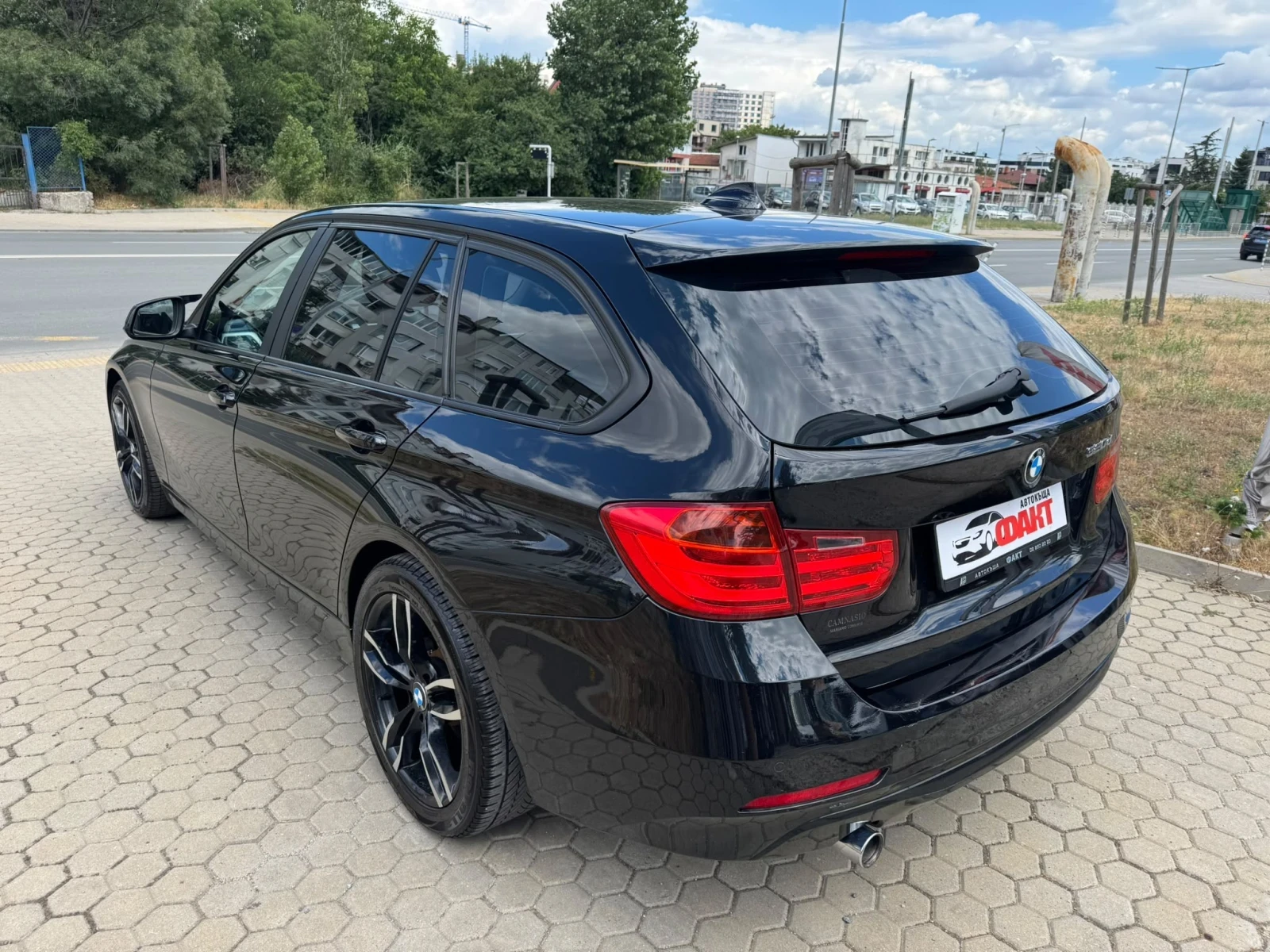 BMW 320 2.0D/AVTOMAT/NAVI, снимка 5 - Автомобили и джипове - 55263387
