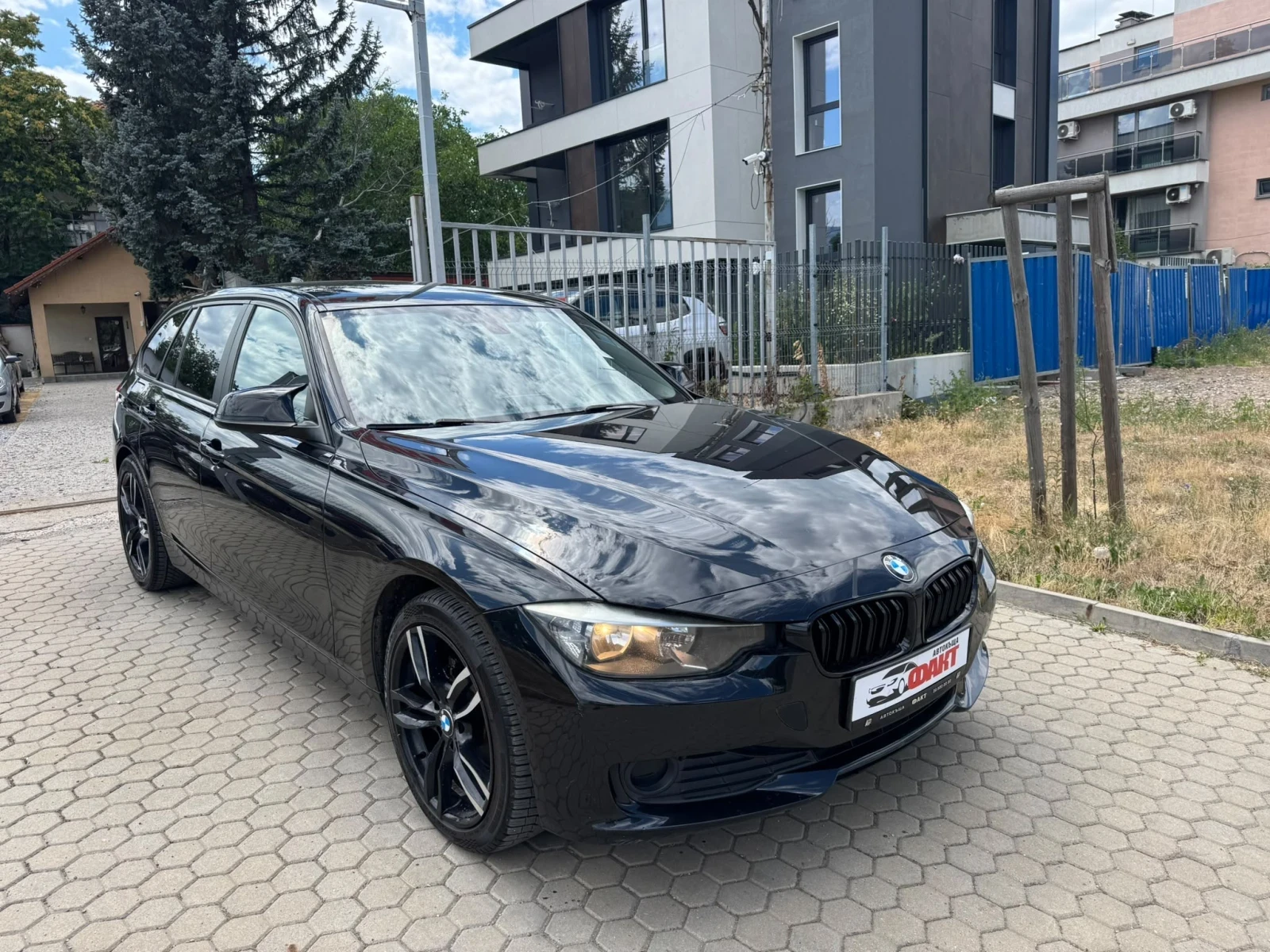 BMW 320 2.0D/AVTOMAT/NAVI, снимка 3 - Автомобили и джипове - 55263387