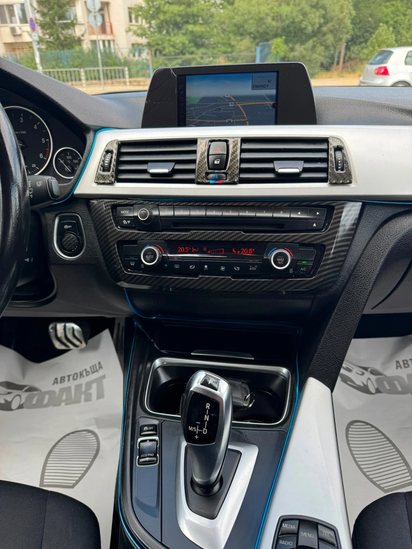 BMW 320 2.0D/AVTOMAT/NAVI, снимка 13 - Автомобили и джипове - 55263387