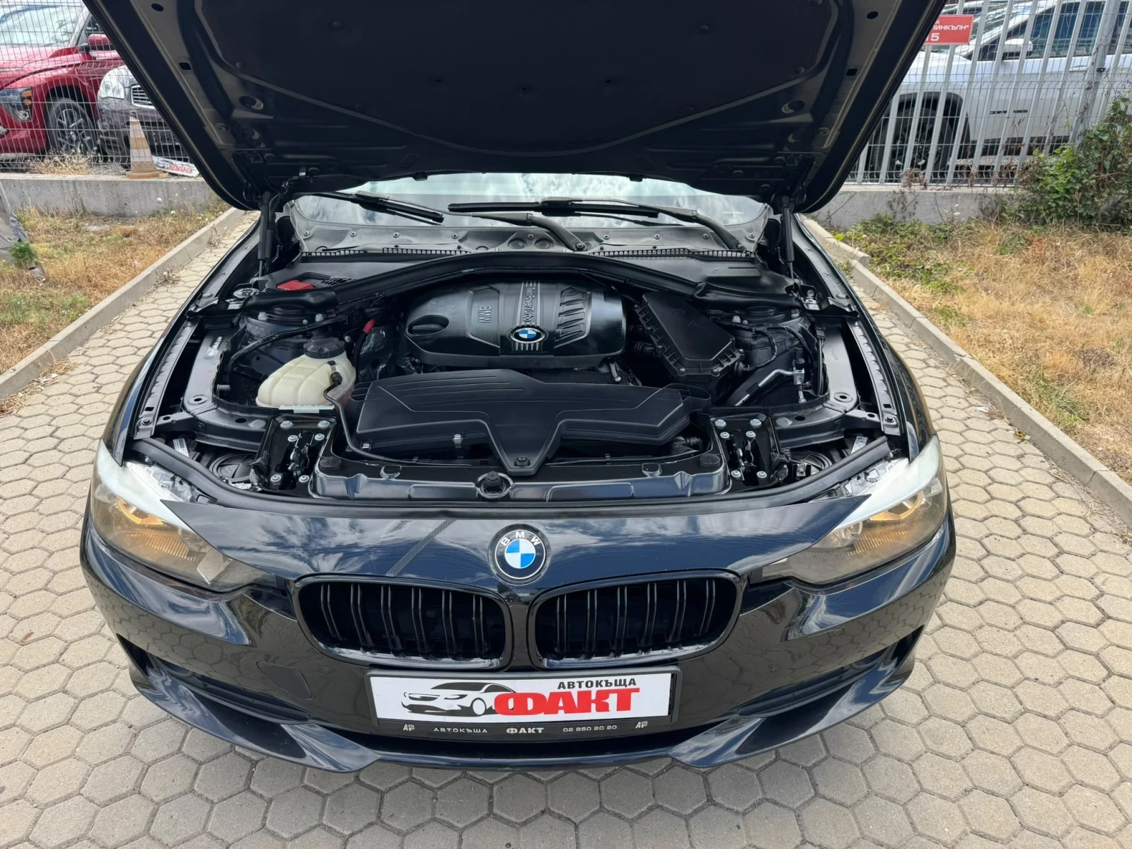 BMW 320 2.0D/AVTOMAT/NAVI, снимка 17 - Автомобили и джипове - 55263387