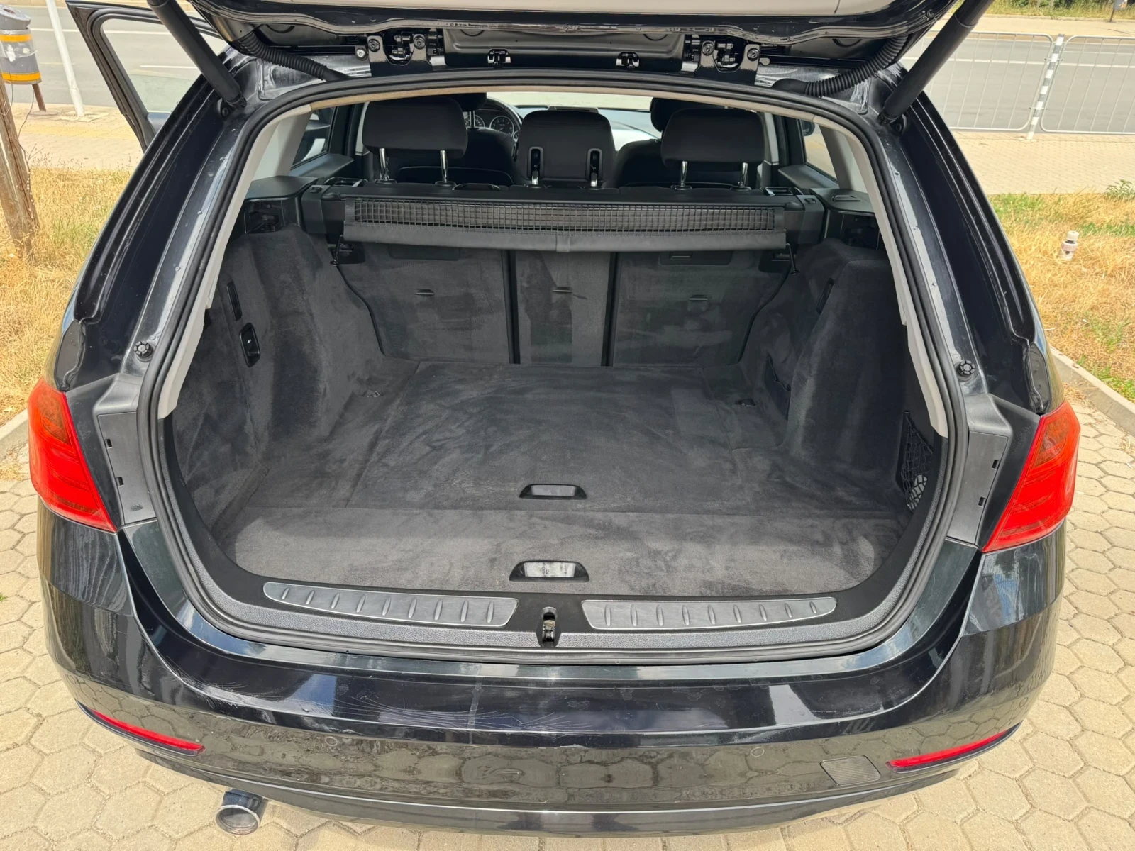 BMW 320 2.0D/AVTOMAT/NAVI, снимка 16 - Автомобили и джипове - 55263387