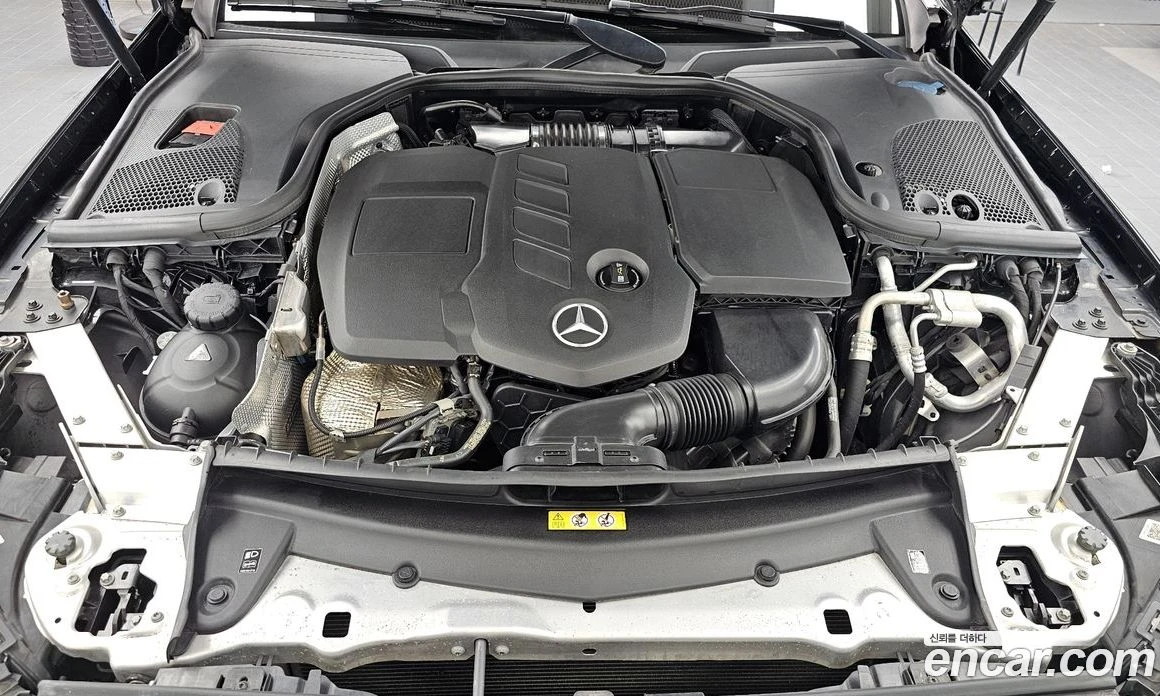 Mercedes-Benz E 220 E220d Coupe, снимка 6 - Автомобили и джипове - 56122891