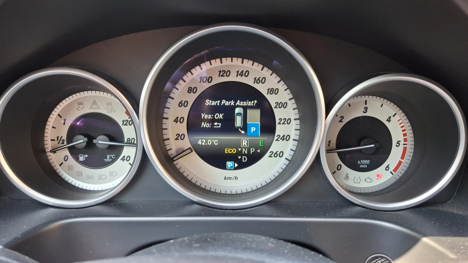 Mercedes-Benz E 220 Bluetec , снимка 15 - Автомобили и джипове - 56485468