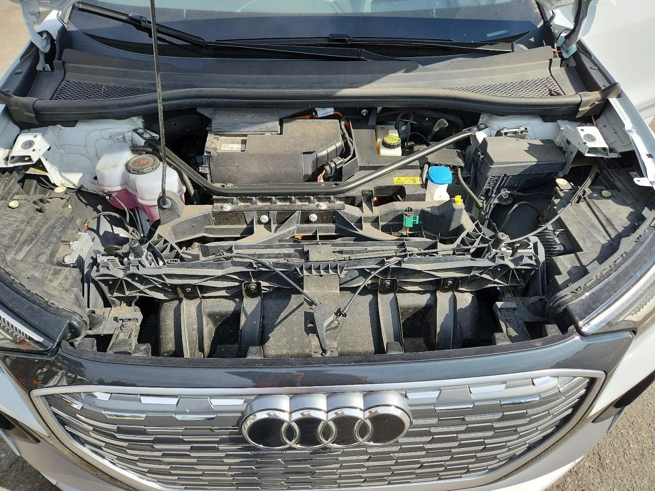 Audi E-Tron, снимка 11 - Автомобили и джипове - 56613803