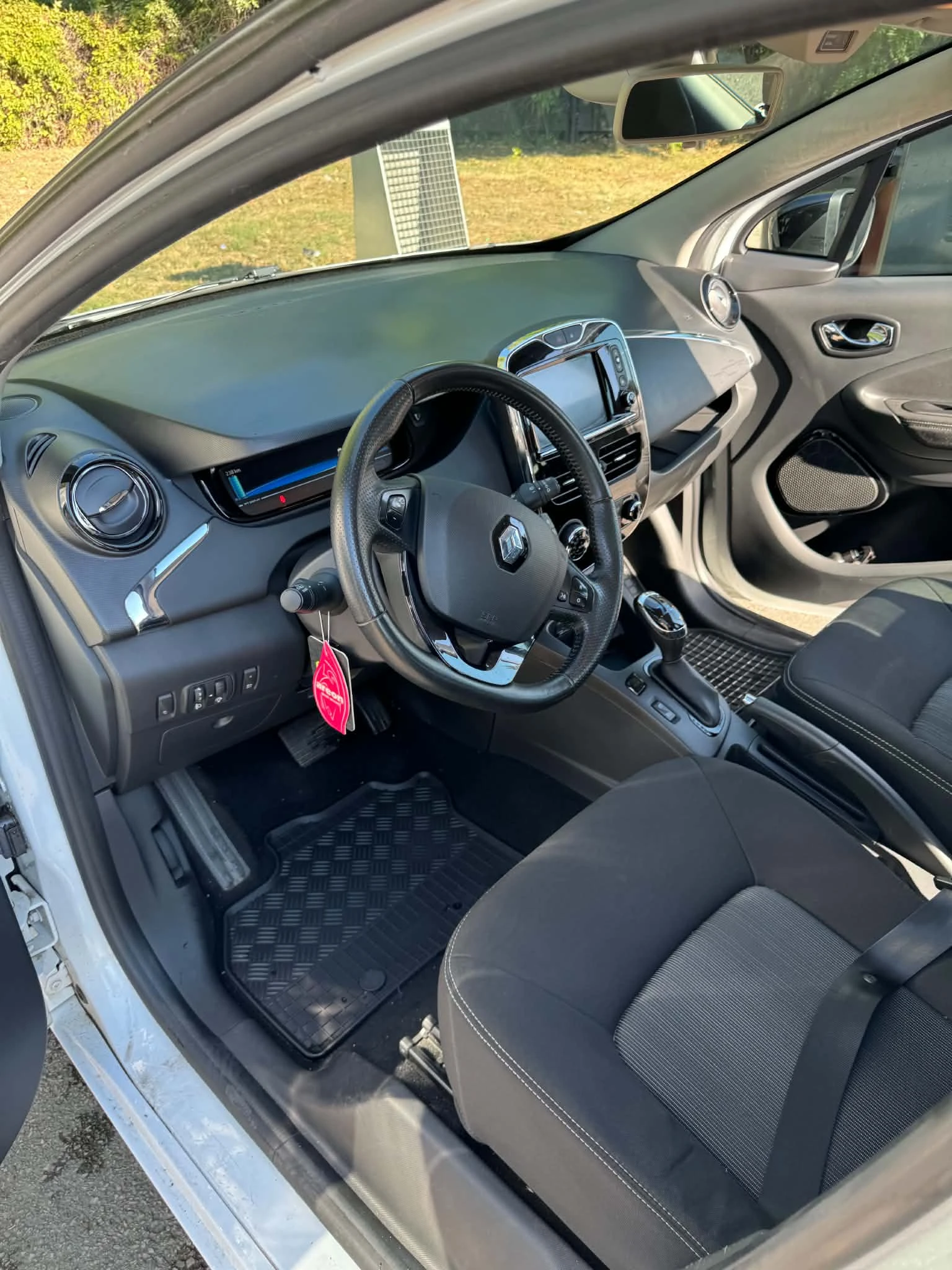 Renault Zoe, снимка 7 - Автомобили и джипове - 56653611