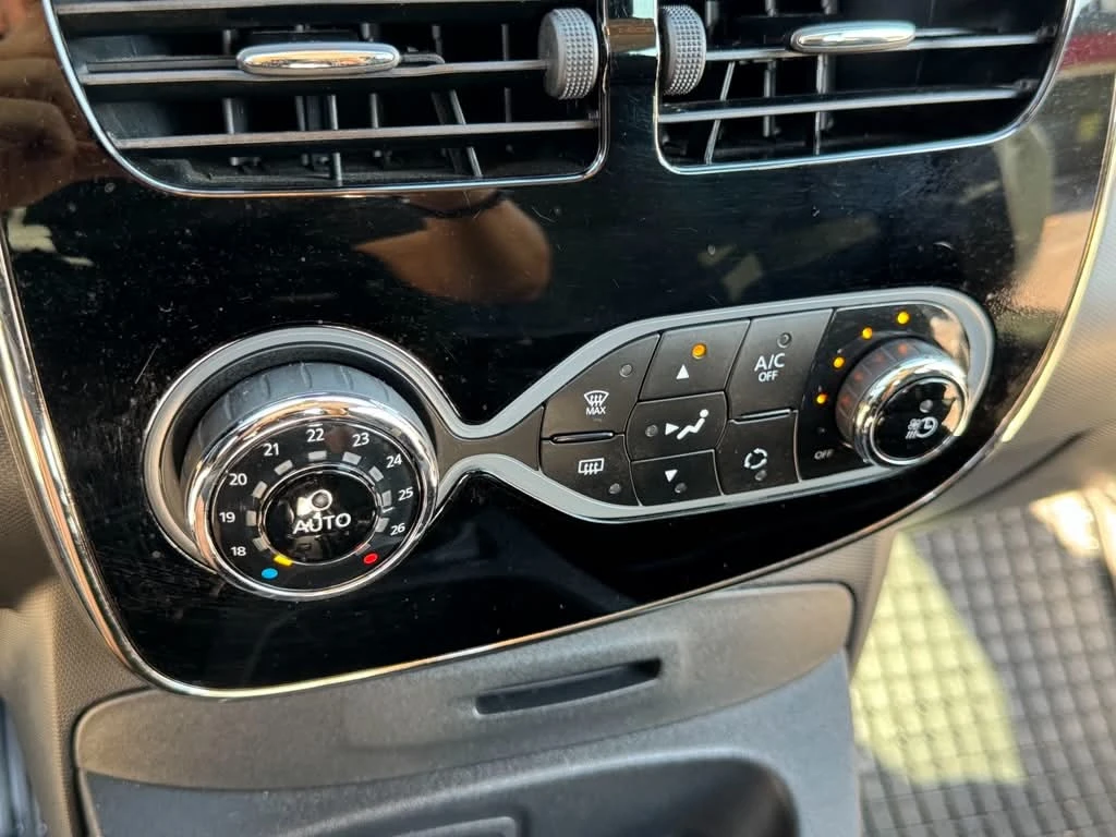 Renault Zoe, снимка 13 - Автомобили и джипове - 56653611
