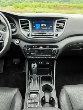 Hyundai Tucson 2.0 CRDI AWD Подгрев Обдухване Панорама Дистроник, снимка 14