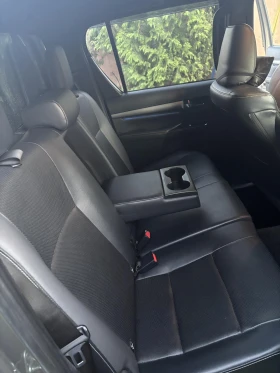 Toyota Hilux 2.8 INVINCIBLE, снимка 7