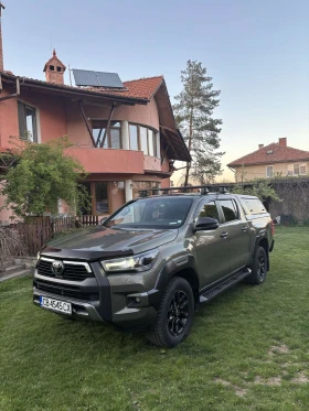 Toyota Hilux 2.8 INVINCIBLE, снимка 1
