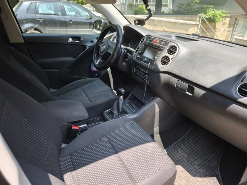 VW Tiguan 2.0 TDI, снимка 5 - Автомобили и джипове - 52524179