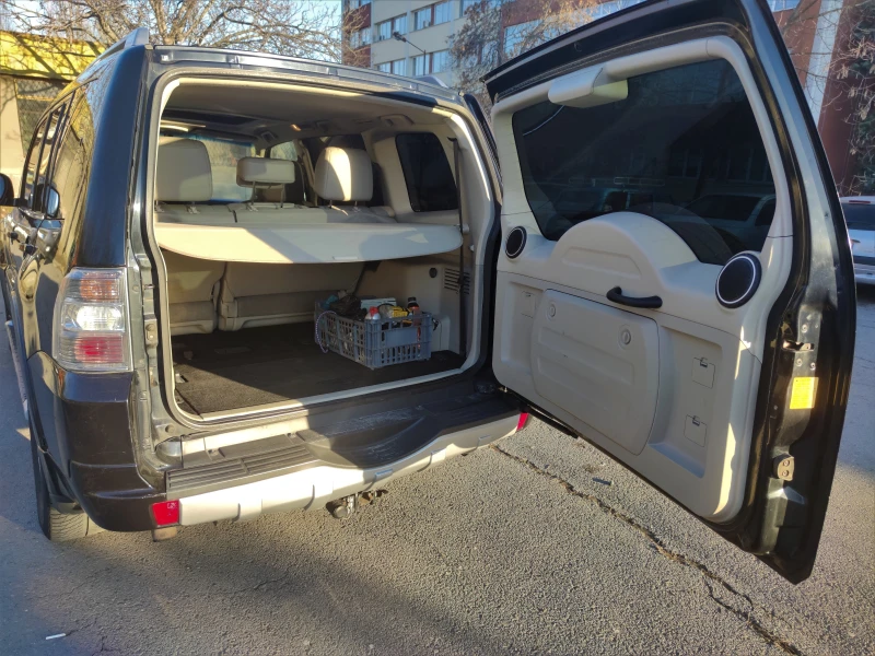 Mitsubishi Pajero 3.2 DID 200 кс, снимка 17 - Автомобили и джипове - 52896496