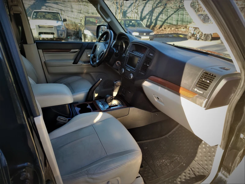 Mitsubishi Pajero 3.2 DID 200 кс, снимка 13 - Автомобили и джипове - 52896496