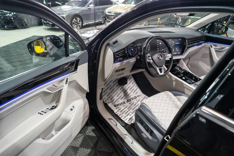 VW Touareg 50TDI 4MOTION FULL R LINE ПАНО ЛИЗИНГ 100%, снимка 10 - Автомобили и джипове - 53598406