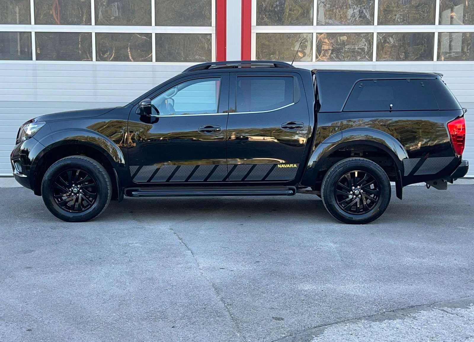 Nissan Navara 2.3DCI AUTOMATIK KEY LESS NAVI 360KAMERA EVRO 6B - изображение 6