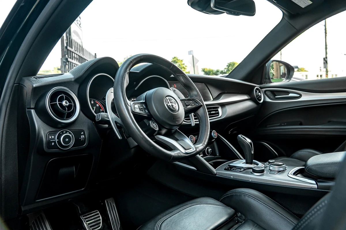 Alfa Romeo Stelvio TI AWD SPORT - изображение 9