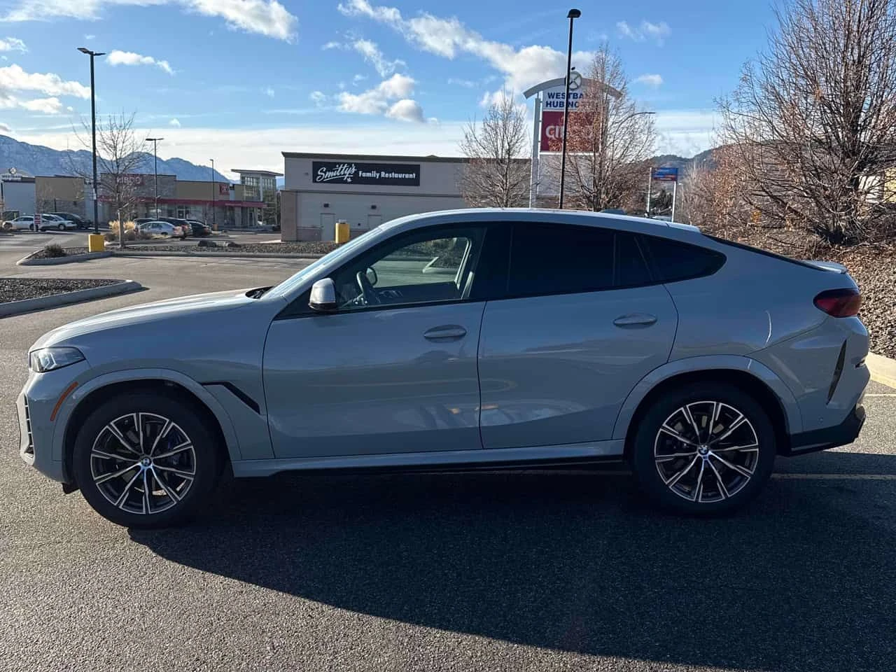 BMW X6 * xDrive40i * CARFAX * 360 * ХЕДЪП * HK* ОБДУХВАНЕ, снимка 2 - Автомобили и джипове - 53755559