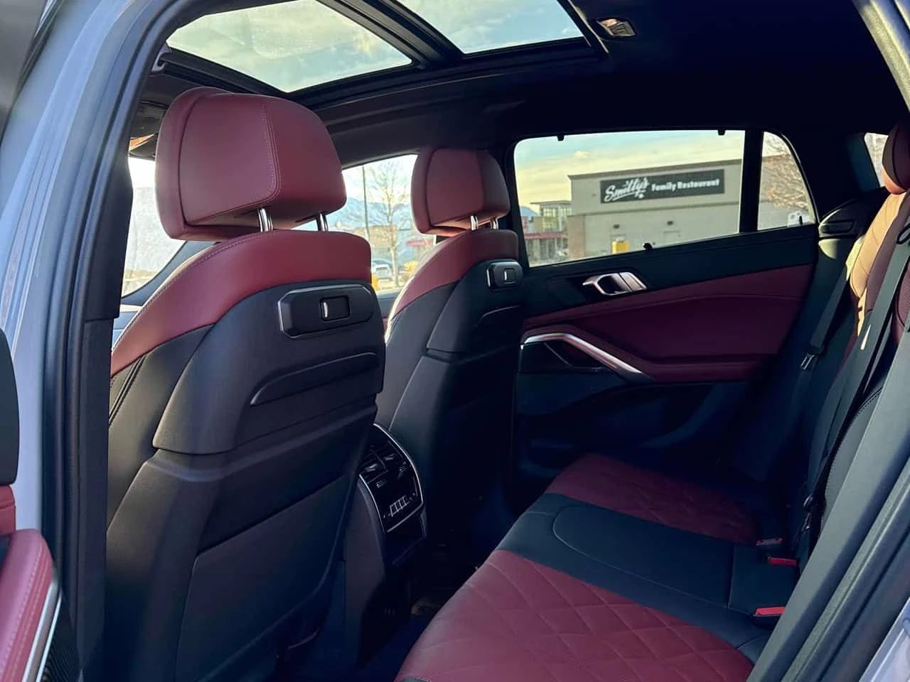 BMW X6 * xDrive40i * CARFAX * 360 * ХЕДЪП * HK* ОБДУХВАНЕ, снимка 12 - Автомобили и джипове - 53755559