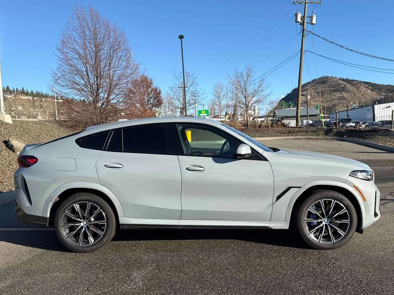 BMW X6 * xDrive40i * CARFAX * 360 * ХЕДЪП * HK* ОБДУХВАНЕ, снимка 3 - Автомобили и джипове - 53755559