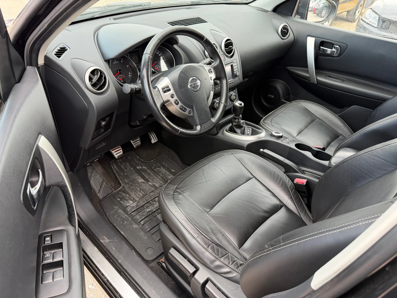 Nissan Qashqai 2.0/150кс 4х4 7места EVRO5 кожа панорама, снимка 9 - Автомобили и джипове - 54043237