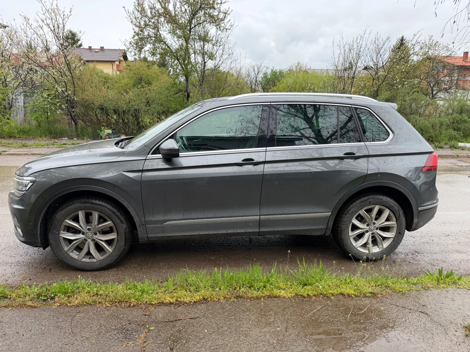 VW Tiguan, снимка 3 - Автомобили и джипове - 54270019