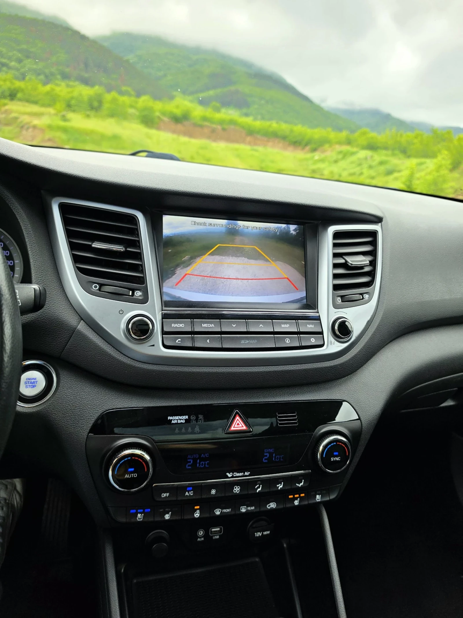Hyundai Tucson 2.0 CRDI AWD Подгрев Обдухване Панорама Дистроник, снимка 15 - Автомобили и джипове - 54345535
