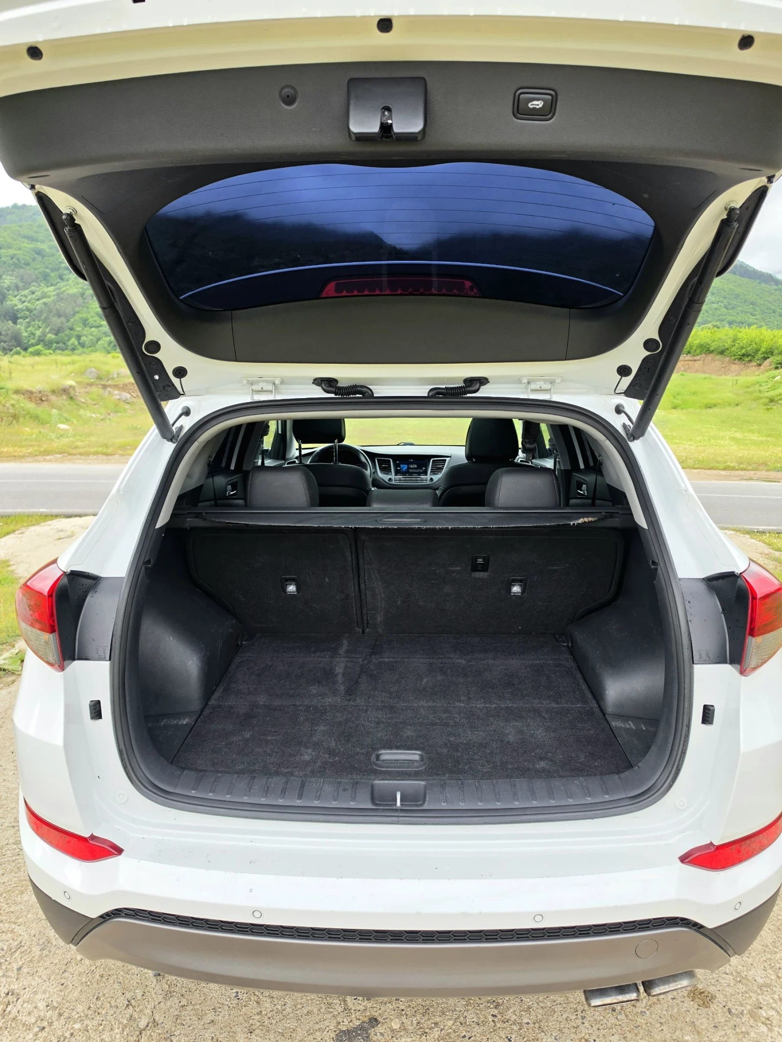 Hyundai Tucson 2.0 CRDI AWD Подгрев Обдухване Панорама Дистроник, снимка 17 - Автомобили и джипове - 54345535