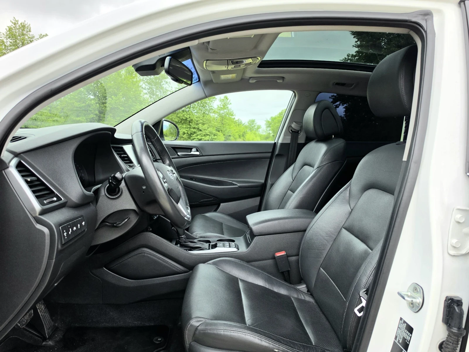 Hyundai Tucson 2.0 CRDI AWD Подгрев Обдухване Панорама Дистроник, снимка 9 - Автомобили и джипове - 54345535