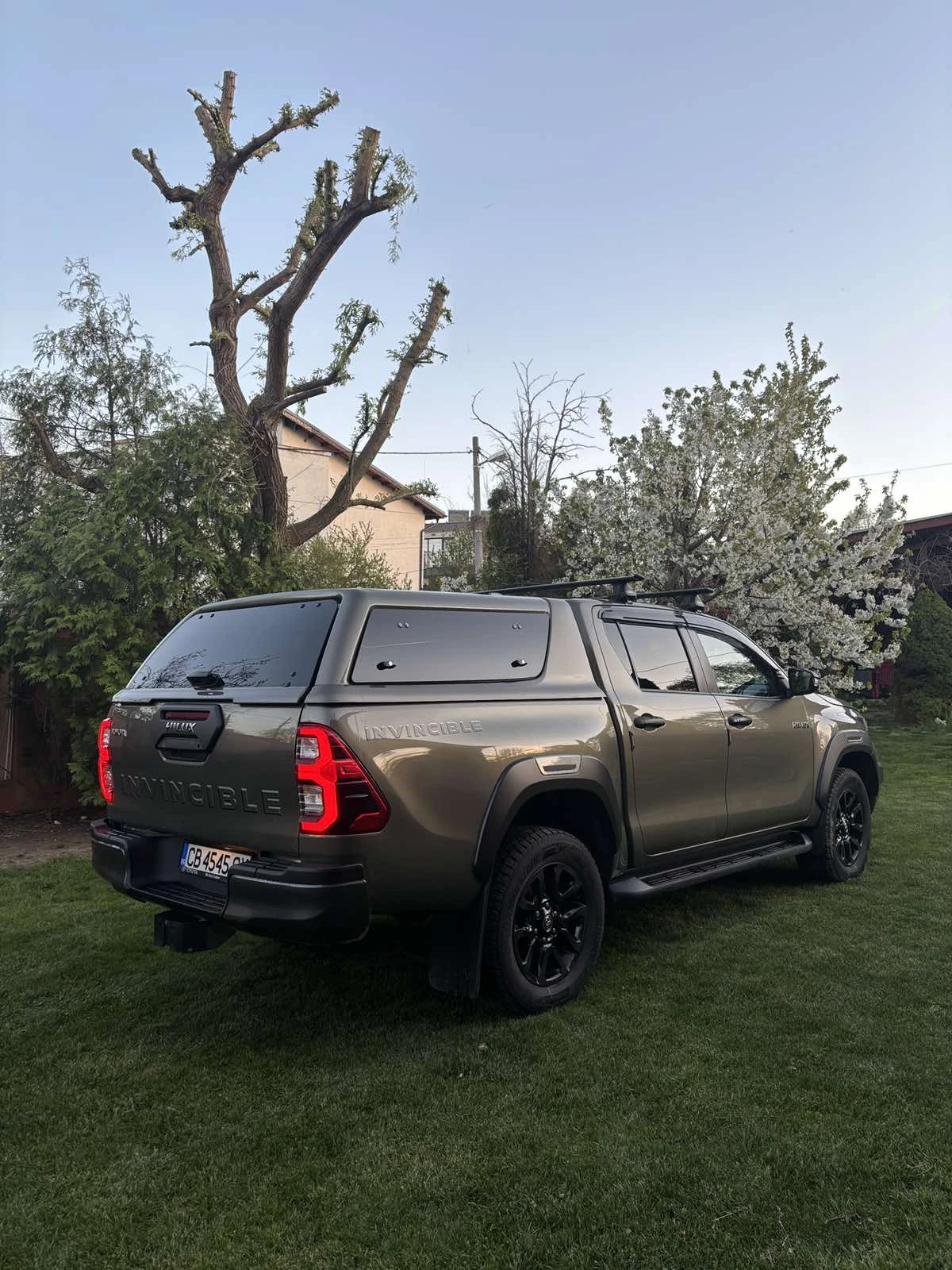Toyota Hilux 2.8 INVINCIBLE, снимка 4 - Автомобили и джипове - 54974708