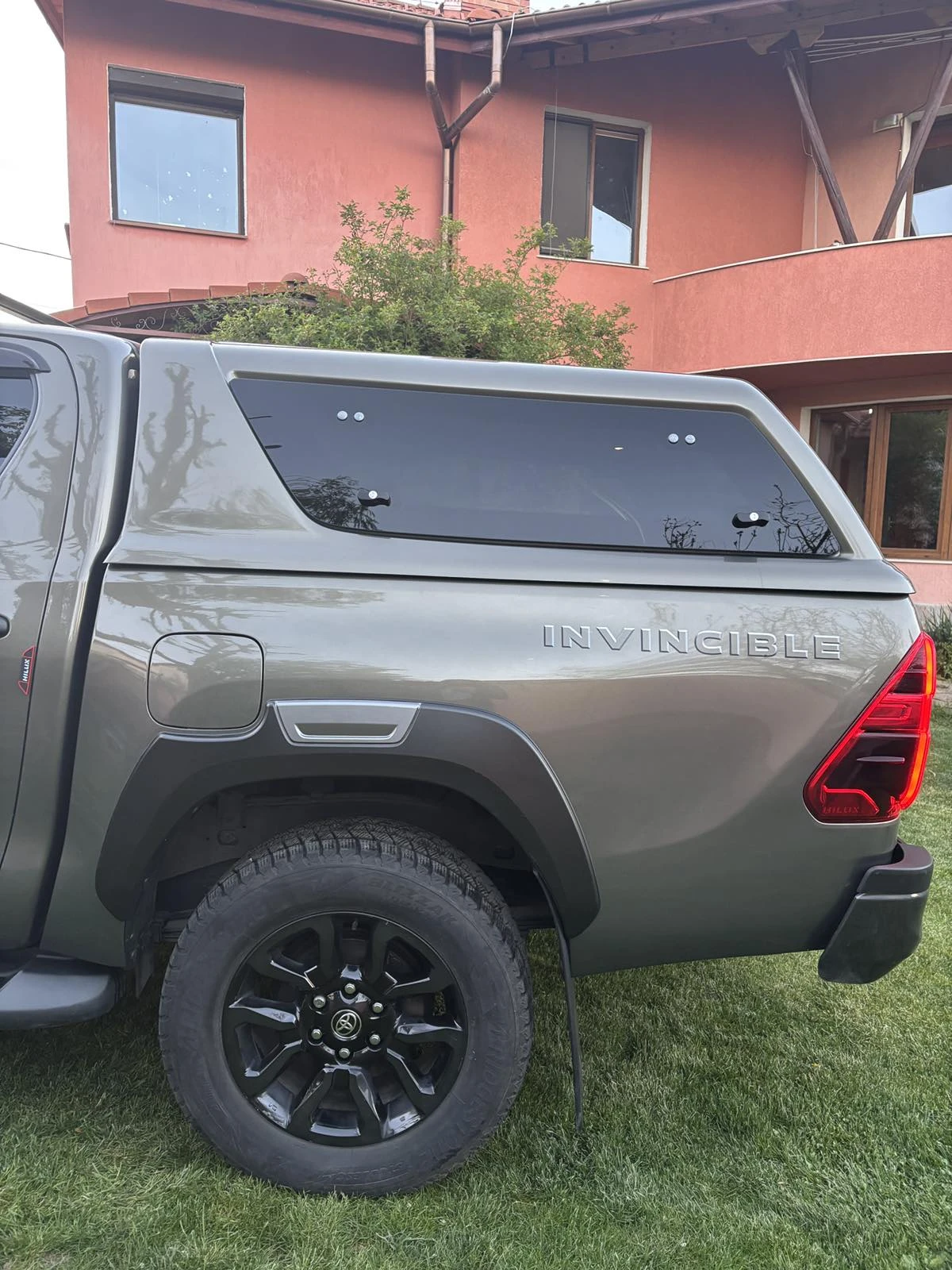 Toyota Hilux 2.8 INVINCIBLE, снимка 3 - Автомобили и джипове - 54974708