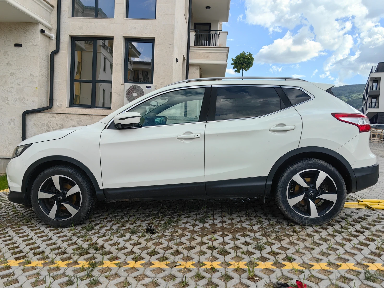 Nissan Qashqai, снимка 2 - Автомобили и джипове - 55015232