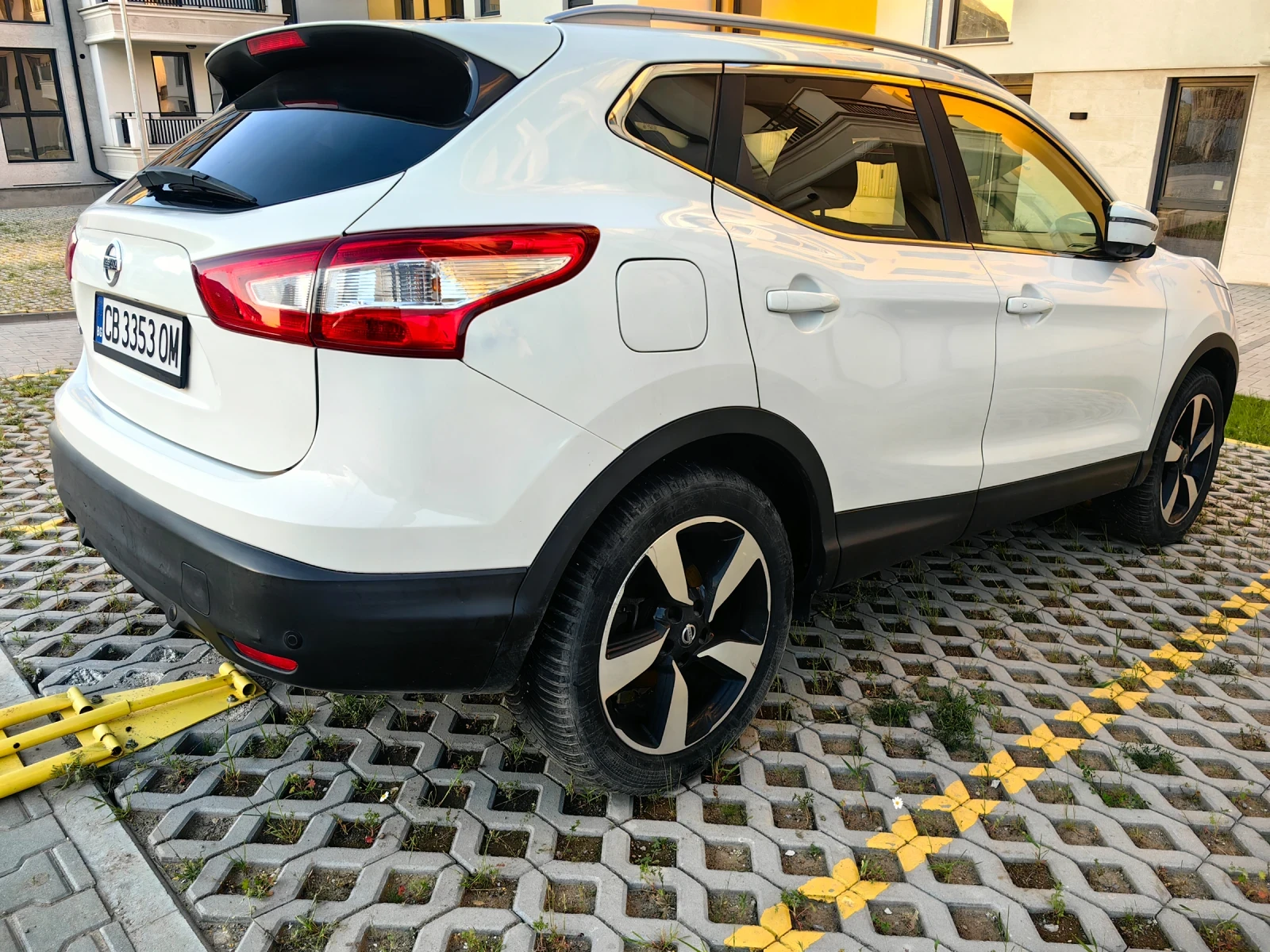 Nissan Qashqai, снимка 5 - Автомобили и джипове - 55015232
